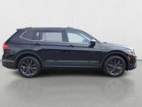 Used 2022 Volkswagen Tiguan SE w/ Panoramic Sunroof Package image 4