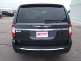 Used 2014 Chrysler Town & Country Touring-L image 6