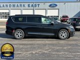 Used 2023 Chrysler Pacifica Limited image 2