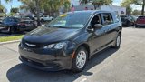 Used 2022 Chrysler Voyager LX image 3