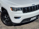 Used 2018 Jeep Grand Cherokee Laredo image 3
