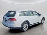 Used 2018 Volkswagen Golf Alltrack S image 3