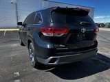 Used 2017 Toyota Highlander Limited Platinum image 3
