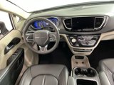 Used 2023 Chrysler Pacifica Touring-L image 3