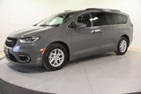 Used 2022 Chrysler Pacifica Touring-L image 4