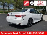 Used 2020 Toyota Camry SE w/ Sunroof Package image 4