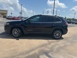 Used 2019 Jeep Cherokee Latitude Plus w/ Comfort/Convenience Group image 2