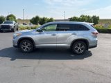Used 2016 Toyota Highlander XLE image 2