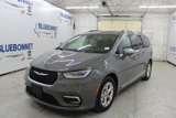 Used 2021 Chrysler Pacifica Limited w/ Uconnect Theater Family Group image 2