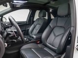 Certified 2025 Porsche Macan Turbo image 5