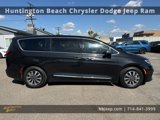 Used 2023 Chrysler Pacifica Limited image 3
