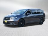 Used 2023 Chrysler Pacifica Touring-L image 3