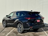 Used 2022 Toyota Highlander XLE image 3