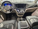 Used 2021 Chrysler Pacifica Touring-L image 2