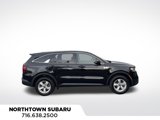 Used 2023 Kia Sorento LX image 3