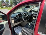 Used 2014 Chrysler Town & Country Touring-L w/ Driver Convenience Group image 6