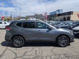 Used 2016 Nissan Rogue SL w/ SL Premium Package image 2