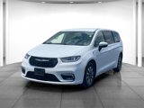 Used 2023 Chrysler Pacifica Touring-L image 3
