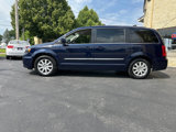 Used 2015 Chrysler Town & Country Touring image 2