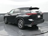 Used 2021 Toyota Highlander XLE image 3