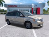 Used 2014 Chrysler Town & Country Touring-L w/ Driver Convenience Group image 3