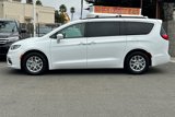 Used 2022 Chrysler Pacifica Touring-L image 6