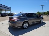 Used 2020 Toyota Camry LE image 3