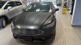 Used 2017 Ford Fusion SE w/ Fusion SE Technology Package image 2