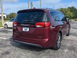 Used 2017 Chrysler Pacifica Limited image 3