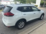 Used 2017 Nissan Rogue SV image 3