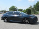 Used 2018 Toyota Camry SE image 2