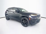 Used 2023 Jeep Grand Cherokee Altitude image 3