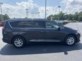 Used 2020 Chrysler Pacifica Touring-L image 4