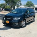 Used 2022 Chrysler Pacifica Touring-L image 2