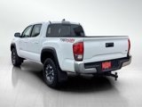Used 2017 Toyota Tacoma TRD Off-Road image 3
