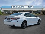 Used 2022 Toyota Camry SE image 4