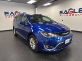 Used 2020 Chrysler Pacifica Touring-L image 2