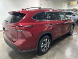Used 2021 Toyota Highlander XLE image 3