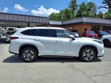 Used 2022 Toyota Highlander XLE image 2