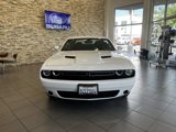 Used 2015 Dodge Challenger SXT image 2
