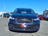 Used 2023 Chrysler Pacifica Limited image 2