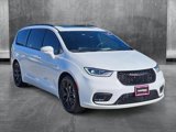 Used 2022 Chrysler Pacifica Limited w/ Uconnect Theater Family Group image 3