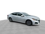 Used 2023 Nissan Altima 2.5 SV image 2