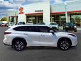 Used 2021 Toyota Highlander XLE image 3