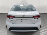Used 2021 Toyota Corolla LE image 3