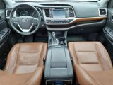 Used 2017 Toyota Highlander Limited image 3