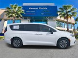New 2025 Chrysler Pacifica Select image 4