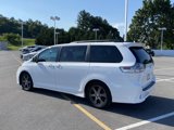 Used 2017 Toyota Sienna SE Premium image 3