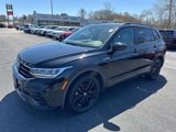Used 2022 Volkswagen Tiguan SE R-Line image 6