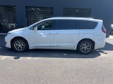 Used 2018 Chrysler Pacifica Limited w/ Advanced Safetytec Group image 2